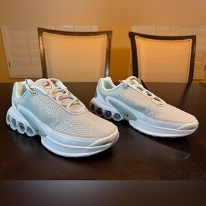 New Nike Air Max DN White Gray Sneaker Shoes Size US 7Y